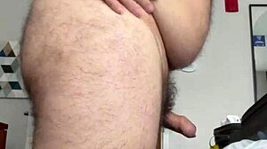 Moški, ta gej fant konča močno v domači akciji! 🔥