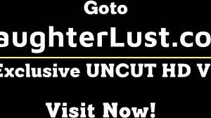 Nevlastní tátové připraveni vyměnit nevlastní dcery za divokou skupinovou cowgirl akci a blowjobs na daughterlust