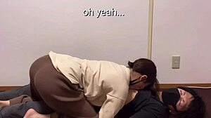 Após primeira gravação no YouTube, ataquei cara gostoso com brincadeira nos mamilos, boquete e cavalgada creampie - Casal Emuyumi