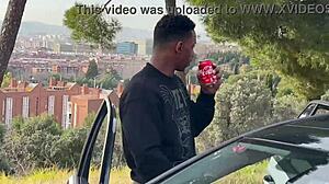 Miss Alessandra está tão excitada que fode Jesus Reyes ao ar livre!