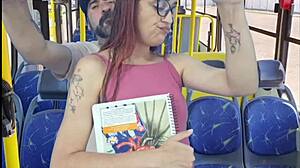 Yo, questa studentessa palpata da un vecchio su un autobus pubblico! 😱