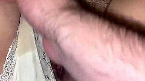 哟，你得看看Mary Di湿毛熟女逼和那些滴水的脏内裤！