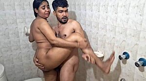 Ey, ¿quieres ver a Hanif y Adori, pareja bengalí teen 18+ real, follando duro en vídeo anal casero?