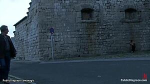 Rumänische Schlampe fickt hart auf der Straße für alle zu sehen!