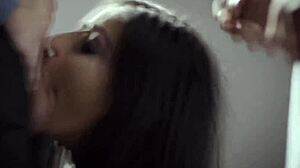 Seksaholična tinejdžerka 18+ divlja u grubom trojcu u ludnici