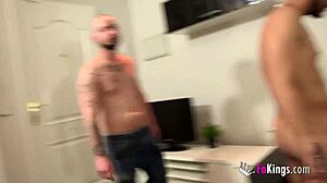 TV kjendis selger kjæresten for doggystyle og mer 😏