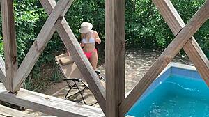 Podvádím ženu, zatímco se opaluje s mojí švagrovou!