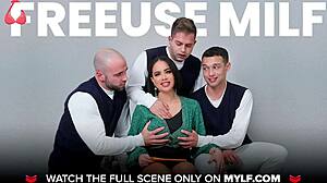 This mature slut in leggings tricks her stepson into filming dirty sex for viral fame. It’s wild!