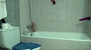 Perverse Familiensex als Stiefmutter demütigt und seinen Saft schluckt