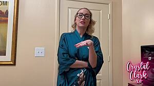 Macecha žádá, aby se hned ztišila hudba