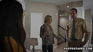 Mačeha in pastorka izkoriščata rejeniško deklico za divji seks - Aria Skye, Misha Mynx