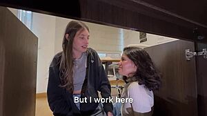 Nem vettem észre a forró szobalányt, ahogy lehajol takarítani a dolgozószobában