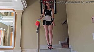 A takarítónőm levetkőzik és keményen megbasz 😜