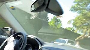 Chytený pri masturbácii v mojom aute, cudzinec sa pridal dokončiť ma.