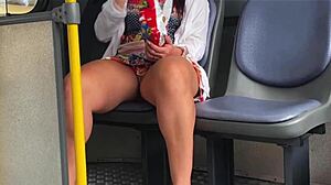 18χρονη θετή κόρη γυμνώνει στο λεωφορείο χωρίς εσώρουχα