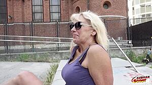 德国童子军 - 金发GILF Bianca 被猛干