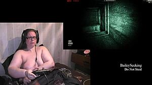 يا رجل، أنا ضائع تماماً ألعب أوتلاست عارياً!