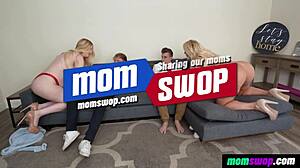 момсвоп - посинке са огромним дупетима награђују момке после изненађења вечере 🍽️😉