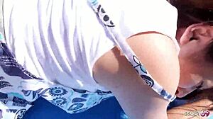 娇小日本继妹诱惑户外破处，在JAV中