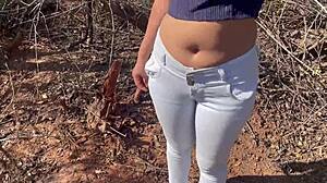 ex barátnő csábítva és keményen dugva a dzsungelben egyedül! micsoda vad, mocskos beszéd a göndör szépséggel!