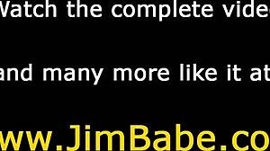 Tínedžerka 18+ európska dievča dostáva špinavý facial po handjobe