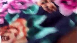 公共裙底疯狂，拉丁熟女给我一切！