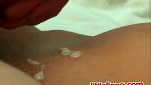 Sladka Liana piha in jebe hardcore s starejšim moškim