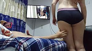 En iyi arkadaşım beni filme davet etti, porno videoya dönüştü! 🍑