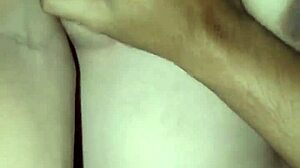 Bokep Indonesia dengan erangan istri yang mencuri perhatian