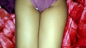 อินเดียนบาบีแสดงรูปหีเต็มในที่สาธารณะ