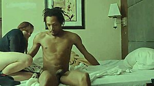 راي الجميلة تعبد ثورها الأسود بزب كبير في فيديو منزلي