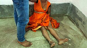 गर्म इंडियन भाभी टेलर मास्टर से चोदाई, बहुत किंकी! 🔥