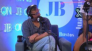 ¿Puede esta latina migrante con culo enorme manejar una garganta profunda en el podcast de Juan Bustos?