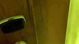 Mec, j'ai baisé une star du porno mignonne dans une chambre d'hôtel ! Irréel ! 😍