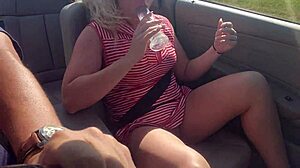 Onyx felfedezi a realisztikus dildóval