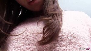 Figliastra Giapponese Piccola Guida Sessione Femdom di Leccate