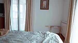 Mama vitregă rămâne gravidă de la fiul vitreg în sex împărțit în pat în vacanță