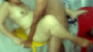 继妹男友抵不住我大屁股，在厨房用美味鸡巴操到射里面