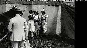 Dark Lantern Eğlence İki Yüzyıllık Vintage Tüylü Lezbiyen Aksiyonu Açıklıyor