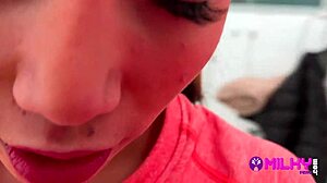 Fan gordito naida ja täyttää perulaisen näyttelijän maidolla parkkiharjoituksen jälkeen