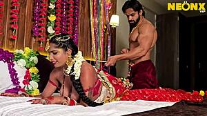 狂野新婚新娘在快速首次性爱中变得肮脏