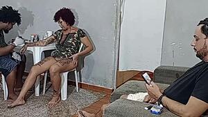 Kon niet weerstaan en nam warm zaad tijdens tatoeëren