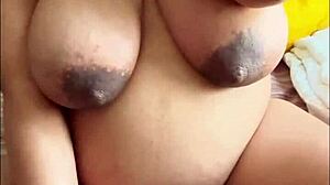 Faen! Gravid arabisk slore rocker solo med store pupper og hårete fitte!