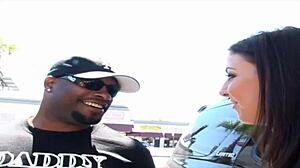 Megan Pryce在高跟鞋和内衣中吸大拉丁鸡巴！