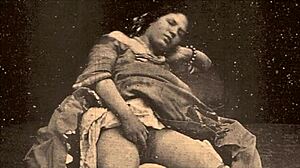 Retro harige poesje hard geneukt in vintage moorse harem verhaal