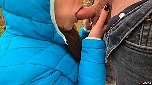 Kaveri, pilluni puristaa hänen kuttuaan tiukasti, ei päästä irti julkisella paikalla