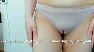 骆驼趾尿尿疯狂！