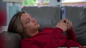 בן חורג מזיין את אמא חורגת כי אבא חורג לא יכול