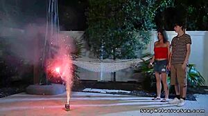 Størrelse-bryster stedmor suger og knepper stedsøns store pik