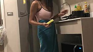 สาวไทยนมใหญ่โชว์หน้าอกสวยคืนนี้